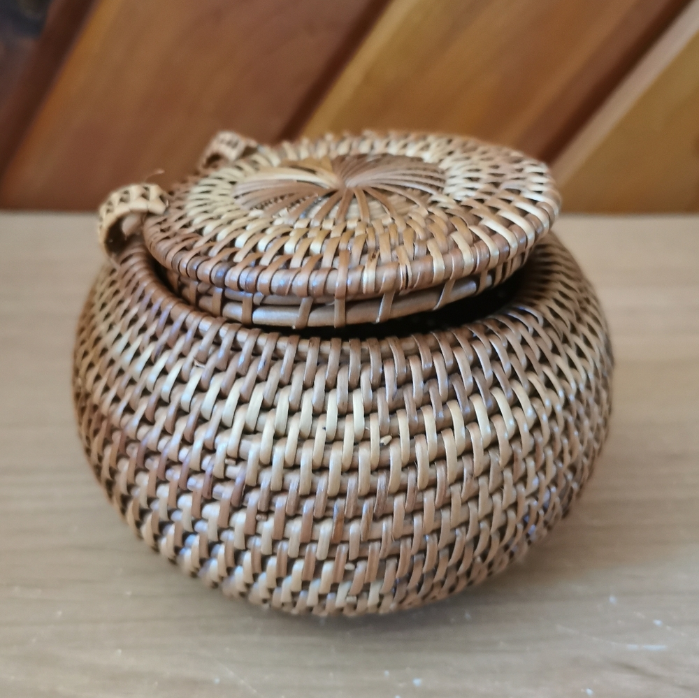Hand Woven Basket With Lid